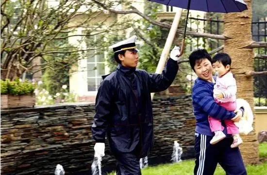 龙湖物业用超越标准贴心服务 营造龙湖式幸福