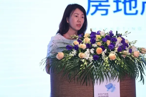 万科上海区域副总经理吴镝作为行业代表发表讲话