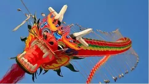 内江最大龙型风筝亮相!周末万达放飞中国龙