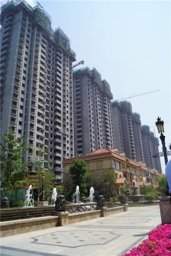 泰和兴龙湾小区三期别墅已入住,绿化景观配套设施