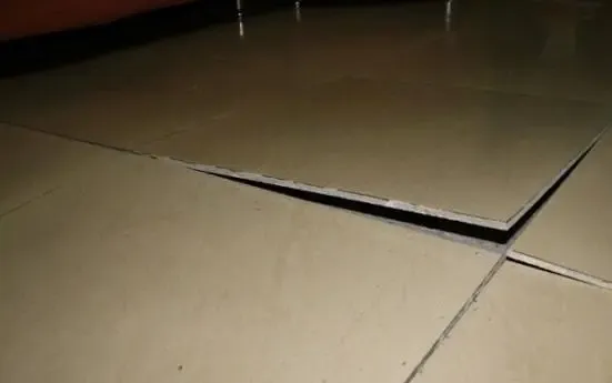 欲哭无泪本来平整的房间贴上瓷砖后出现变形翘角该怎么办