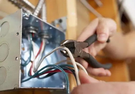 家里工人这样接电线记得多给几包烟实用不短路