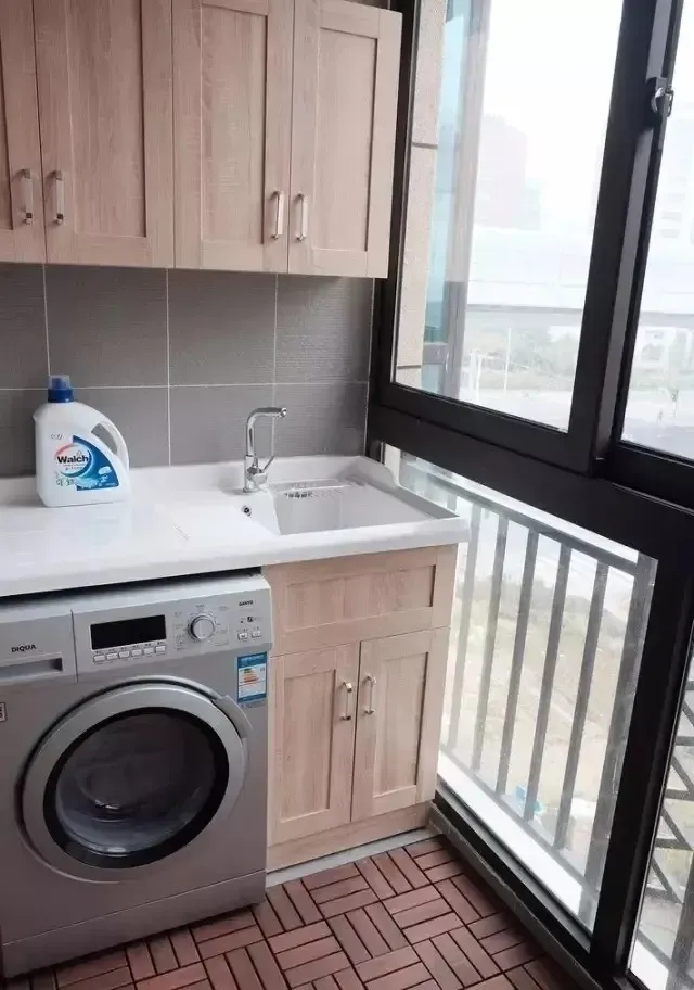 阳台放个洗衣机,还能打个柜子,美观又实用