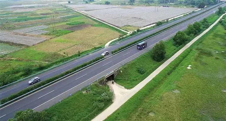 司机请注意!三亚市223国道因道路施工实行交通管制!