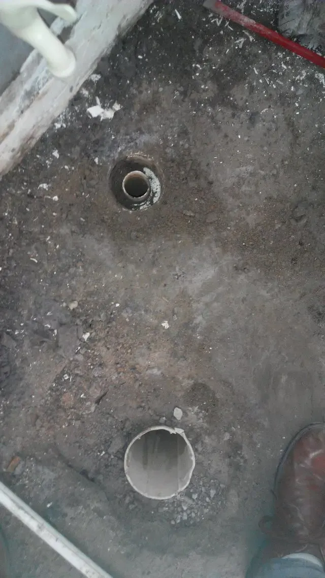 马桶排水管多出一大截,直接锯平,师傅酒后吐真言:等着后悔吧